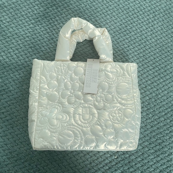 NWT Urban Outfitters White Holographic puffer Bag Tote - Picture 4 of 12